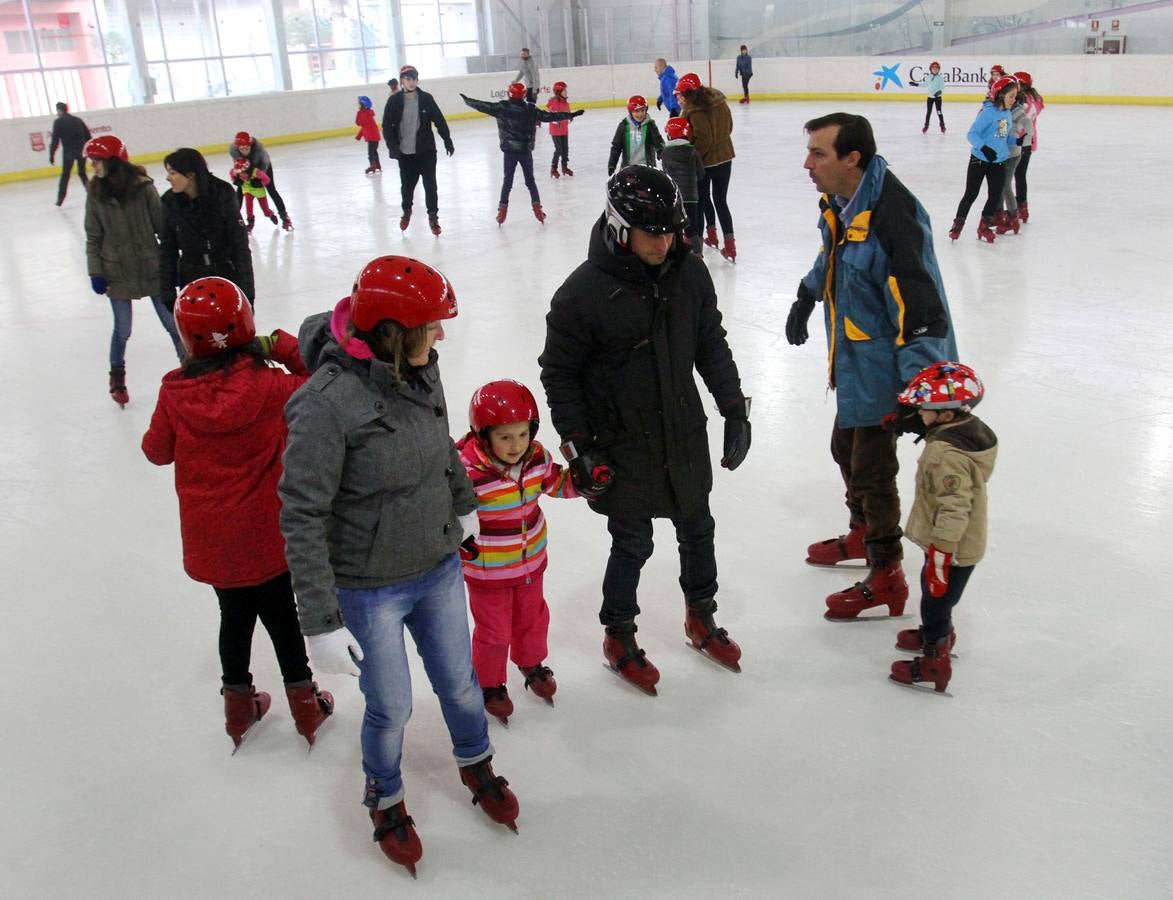 La pista de hielo se llena por Navidad