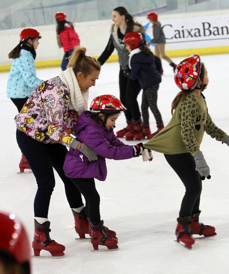 La pista de hielo se llena por Navidad