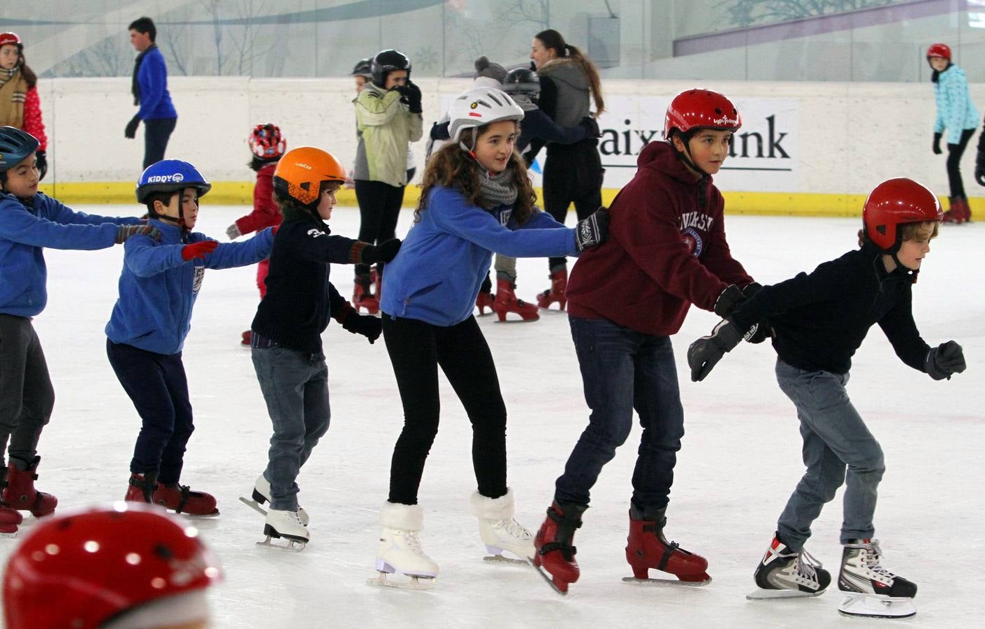 La pista de hielo se llena por Navidad
