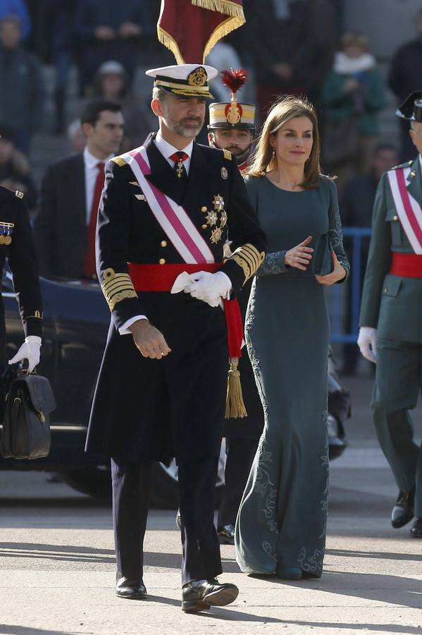 Felipe VI preside por vez primera, acompañado de doña Letizia, la celebración de la Pascua Militar.