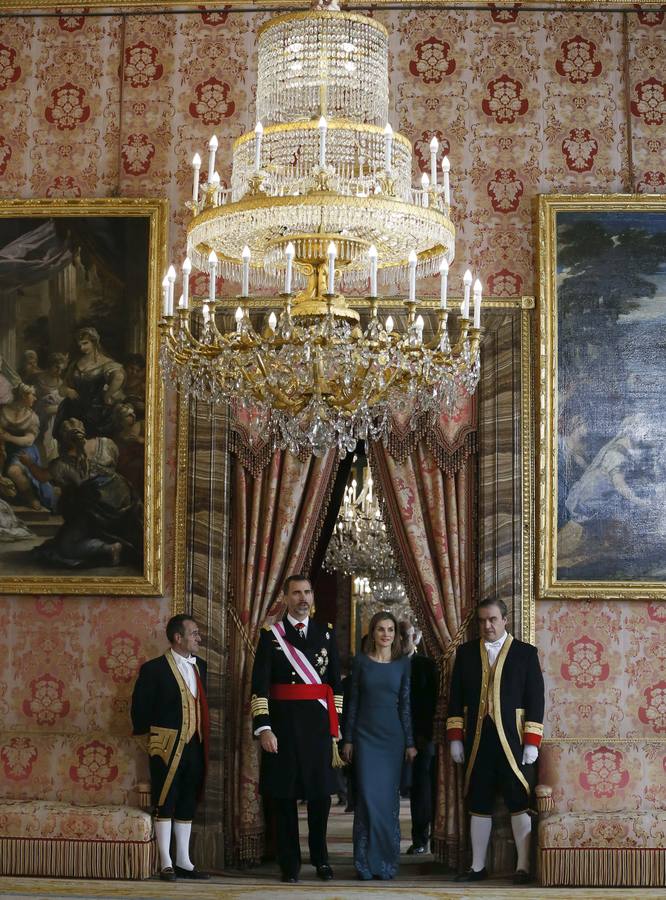 Felipe VI preside por vez primera, acompañado de doña Letizia, la celebración de la Pascua Militar.