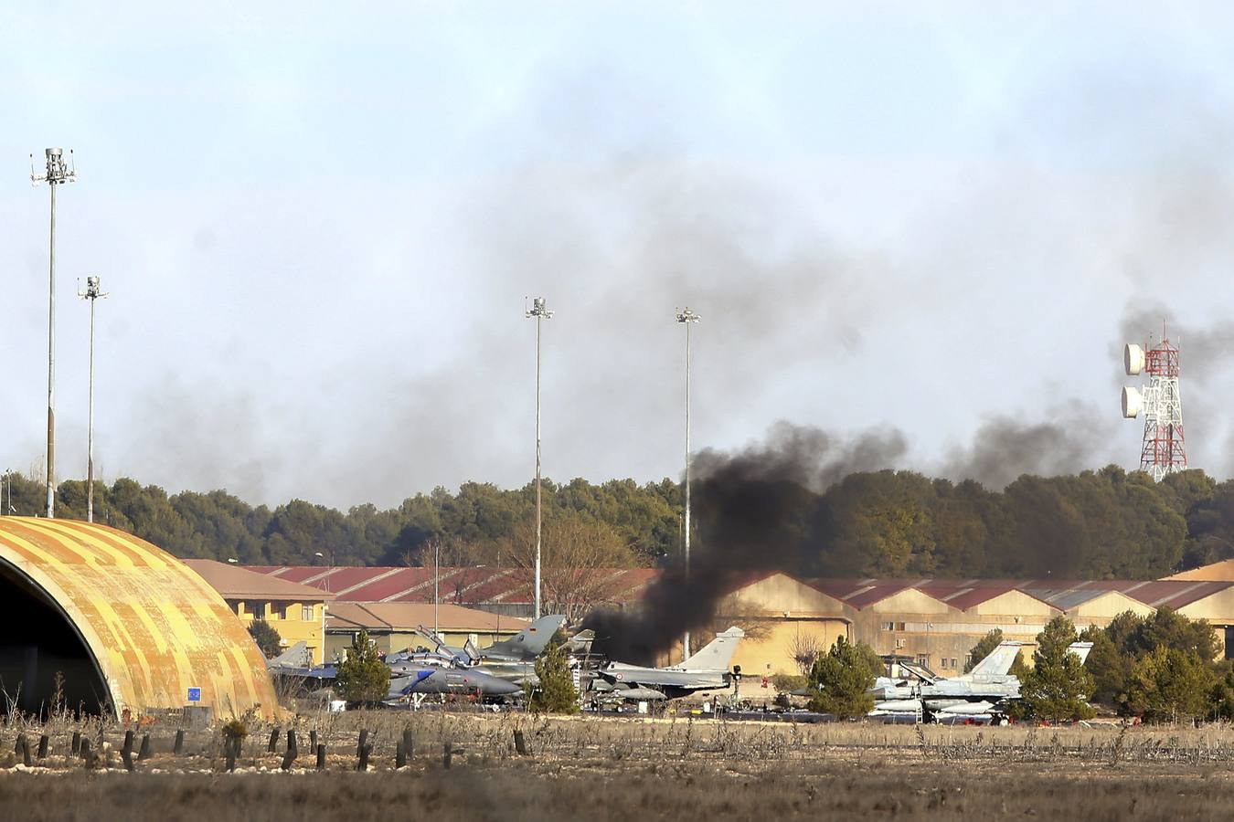 Diez muertos y trece heridos al estrellarse un avión griego de la OTAN en Albacete