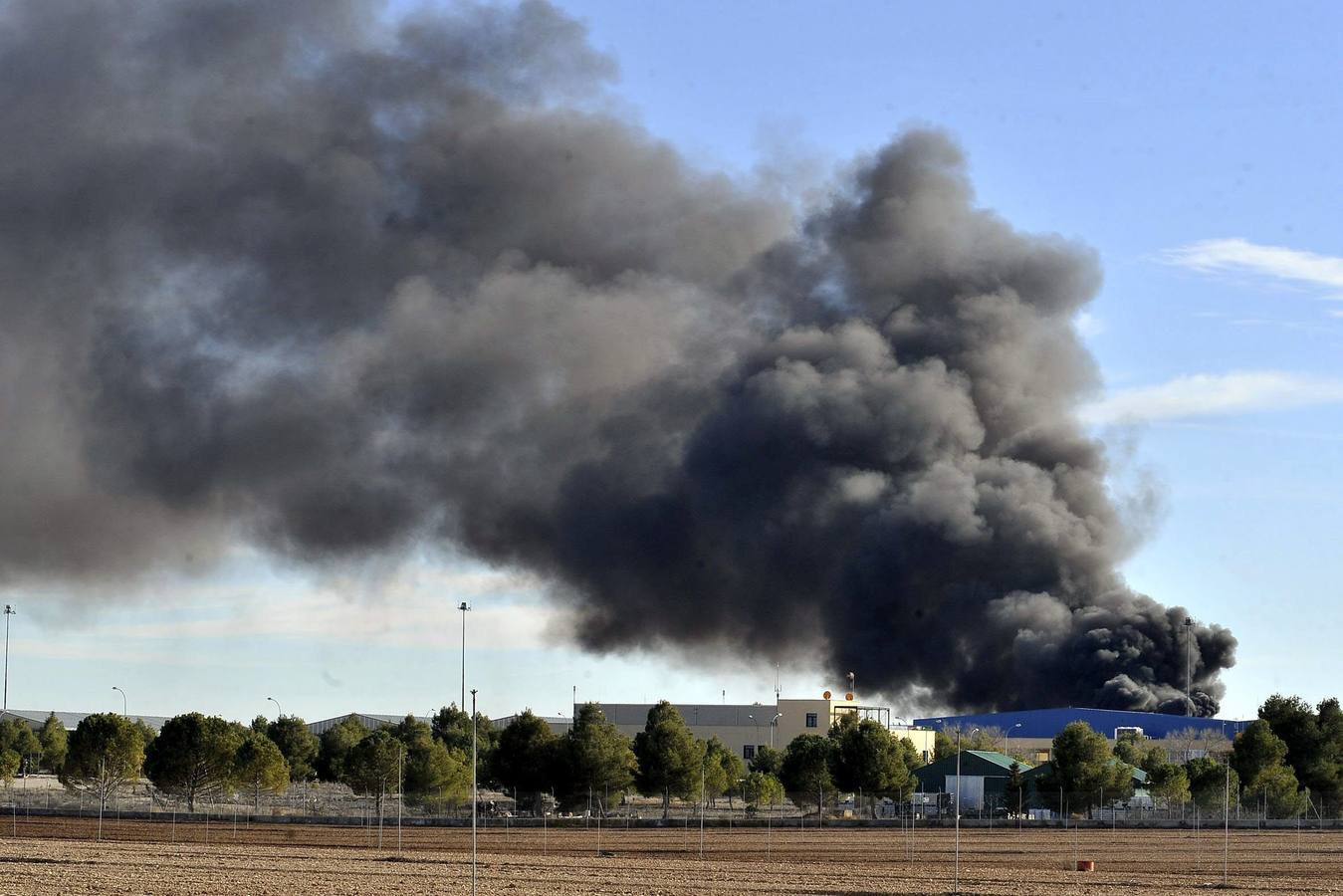 Diez muertos y trece heridos al estrellarse un avión griego de la OTAN en Albacete