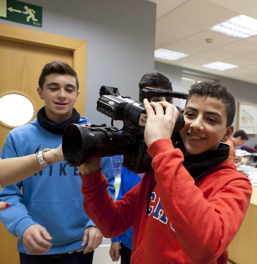 Alumnos de 3º A de la ESO del Colegio Los Boscos visitan la multimedia de Diario LA Rioja