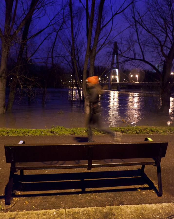 Cae la noche, sube el Ebro