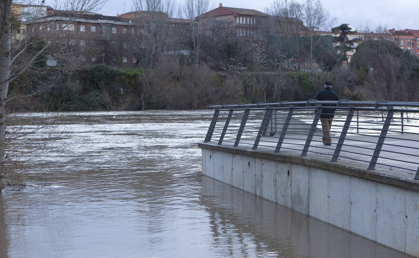 Cae la noche, sube el Ebro