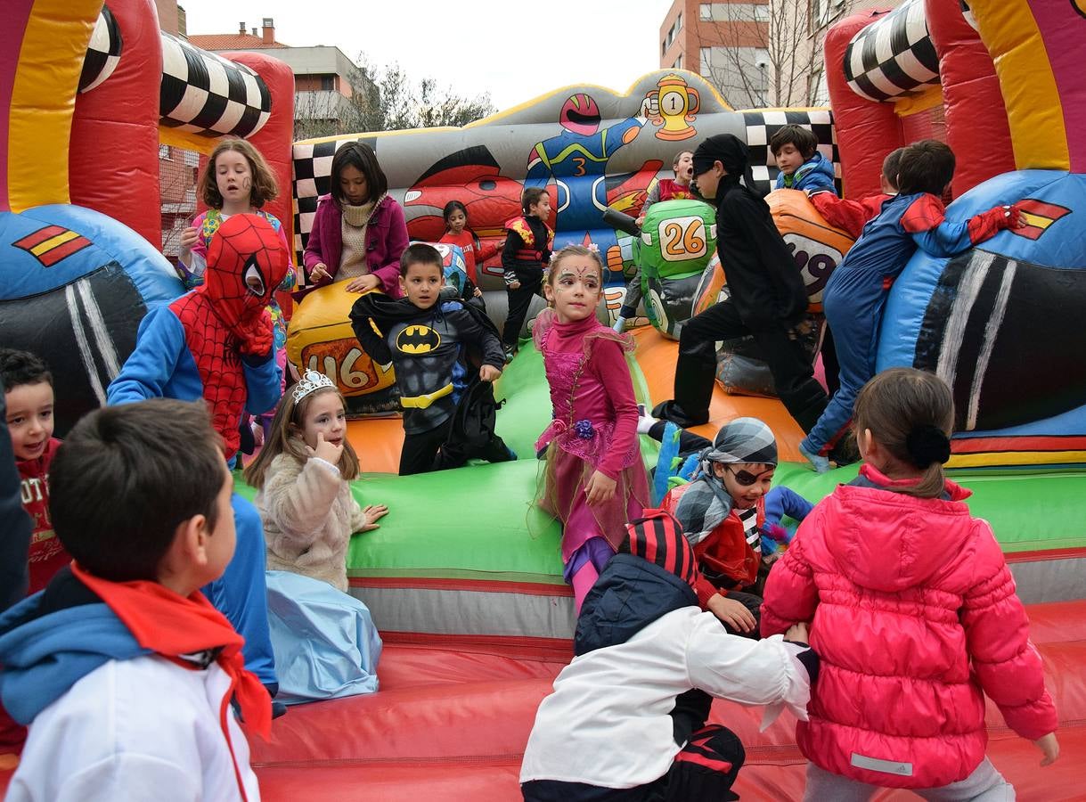 El barrio de El Arco celebra una fiesta infantil de Carnaval