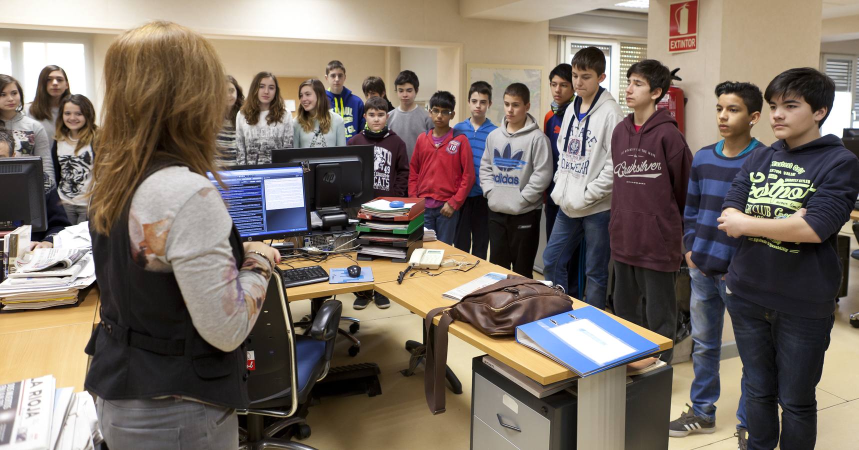 Los alumnos de 2º C y E de la ESO del Ies Escultor Daniel visitan la multimedia de Diario LA RIOJA