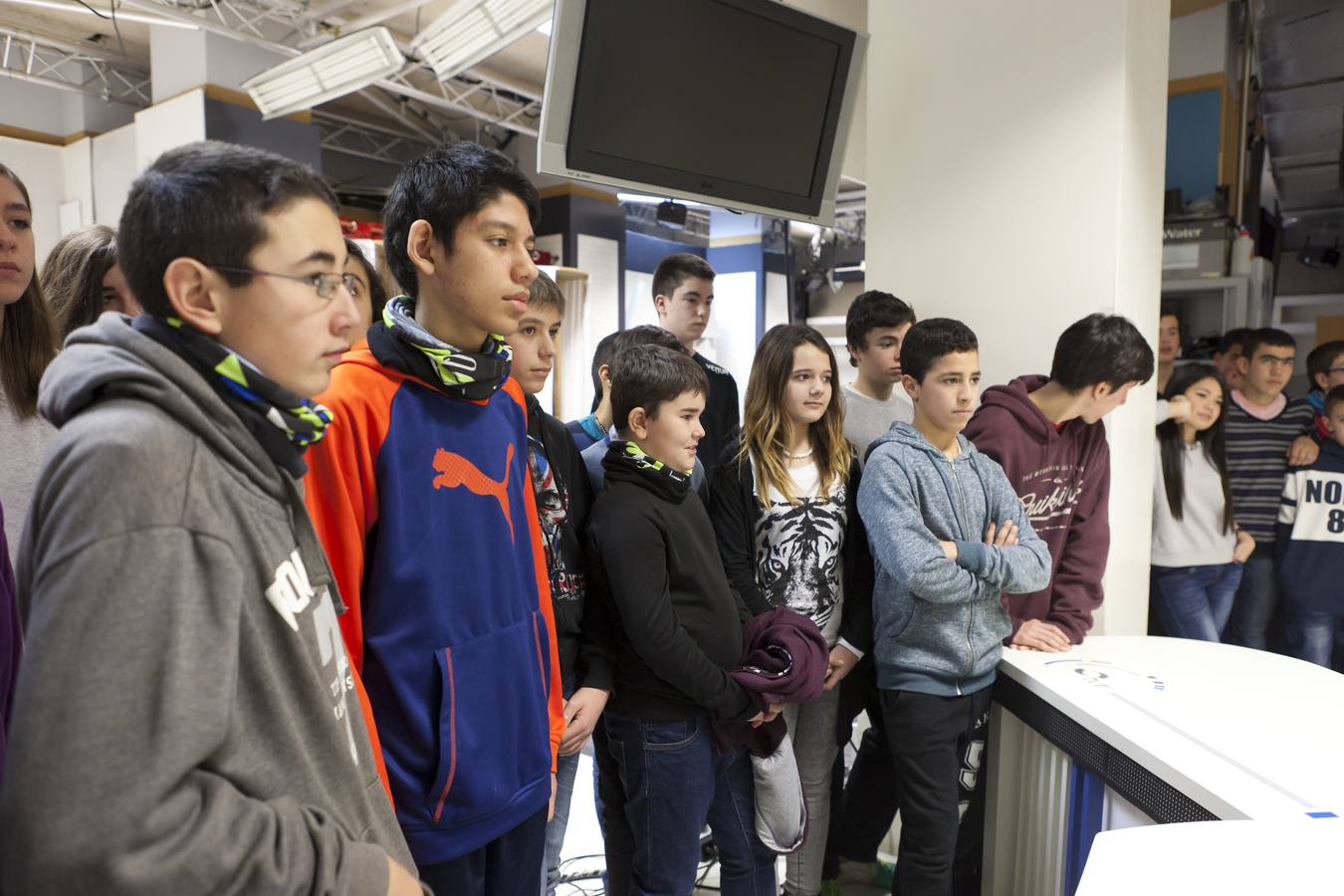 Los alumnos de 2º C y E de la ESO del Ies Escultor Daniel visitan la multimedia de Diario LA RIOJA