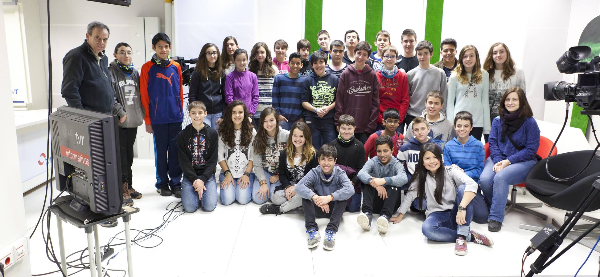 Los alumnos de 2º C y E de la ESO del Ies Escultor Daniel visitan la multimedia de Diario LA RIOJA