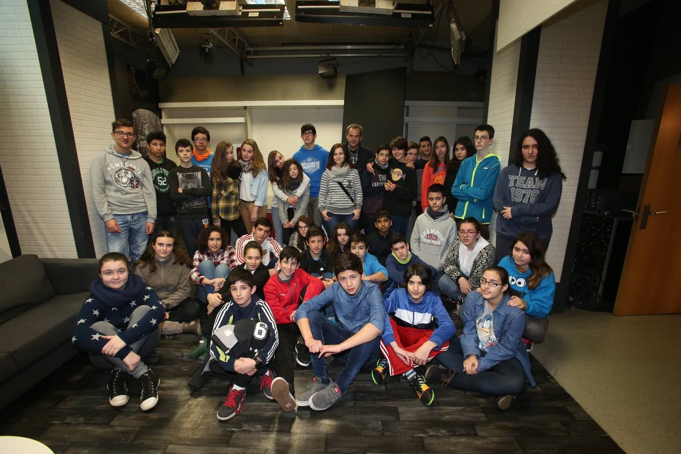 Visita de alumnos del Escultor Daniel