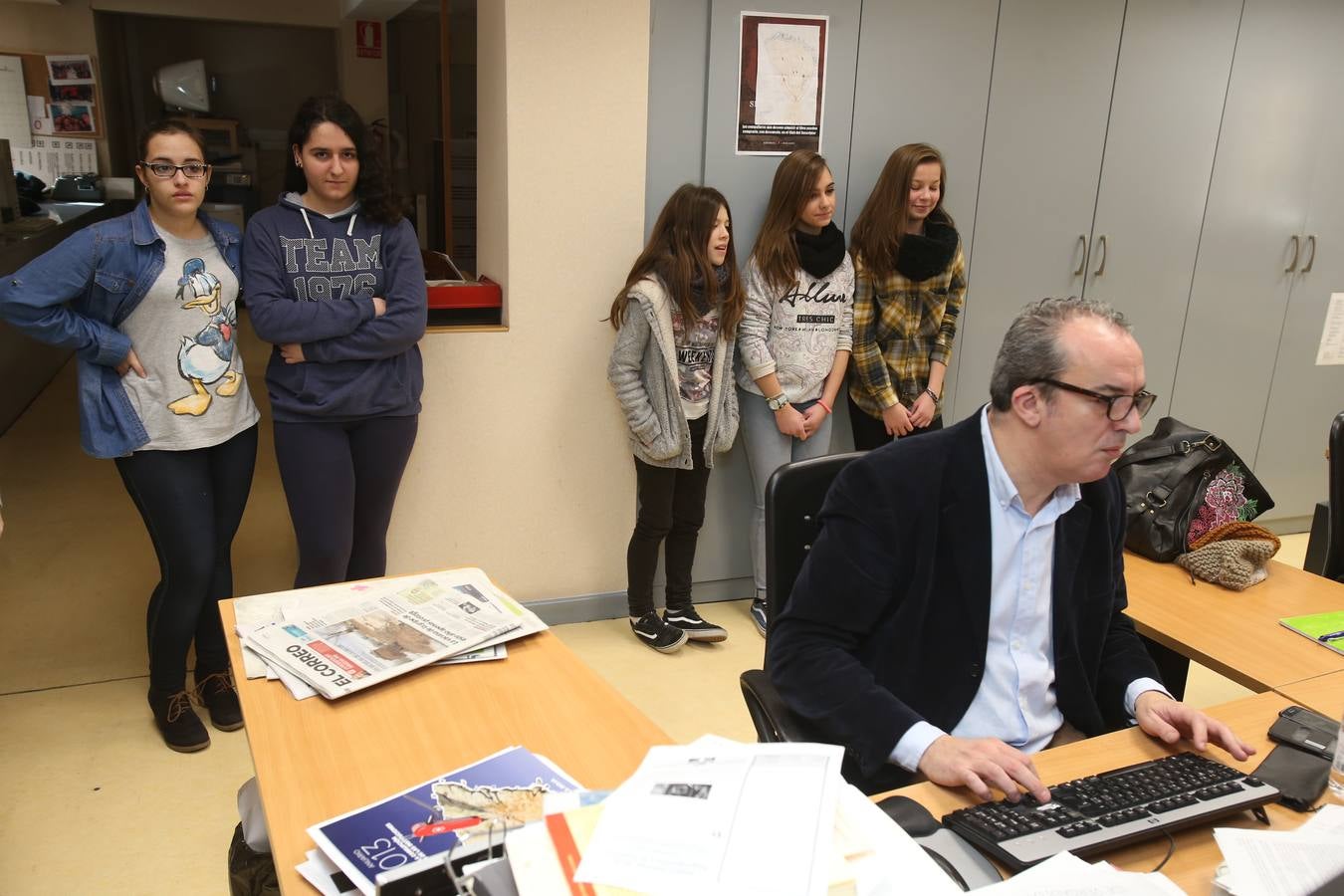 Visita de alumnos del Escultor Daniel