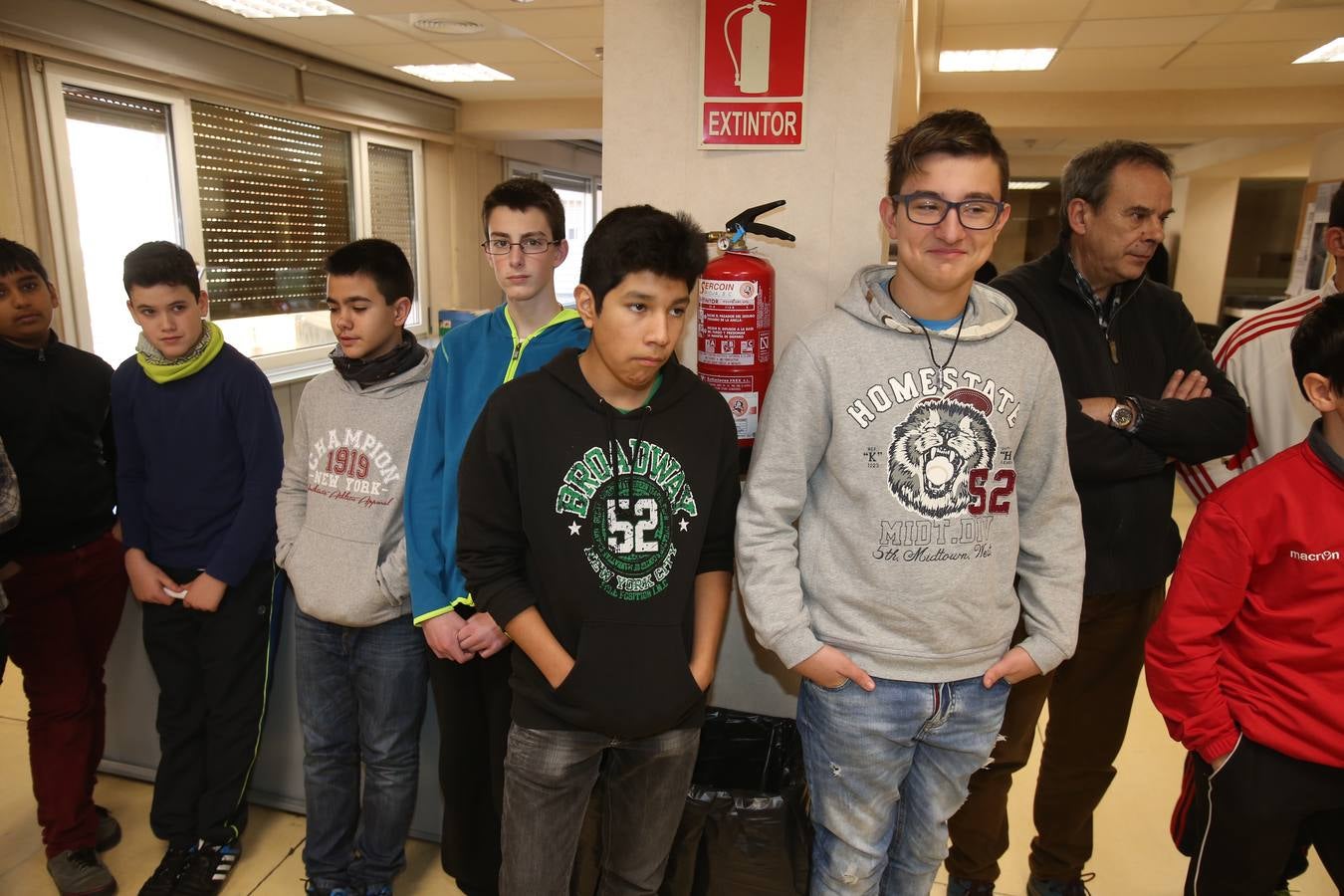 Visita de alumnos del Escultor Daniel