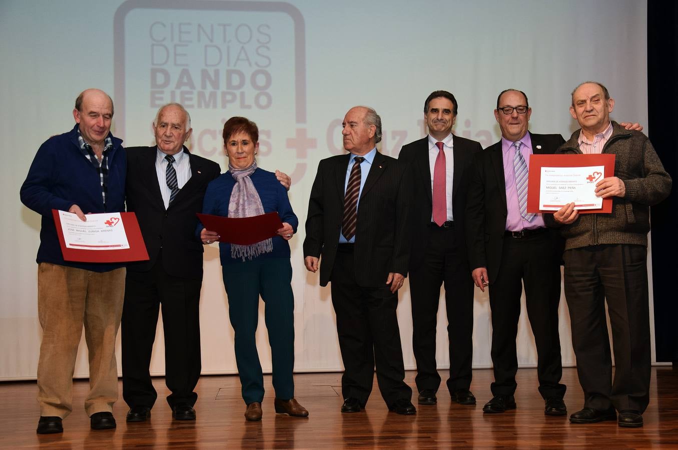 Cruz Roja homenajea a sus socios más veteranos