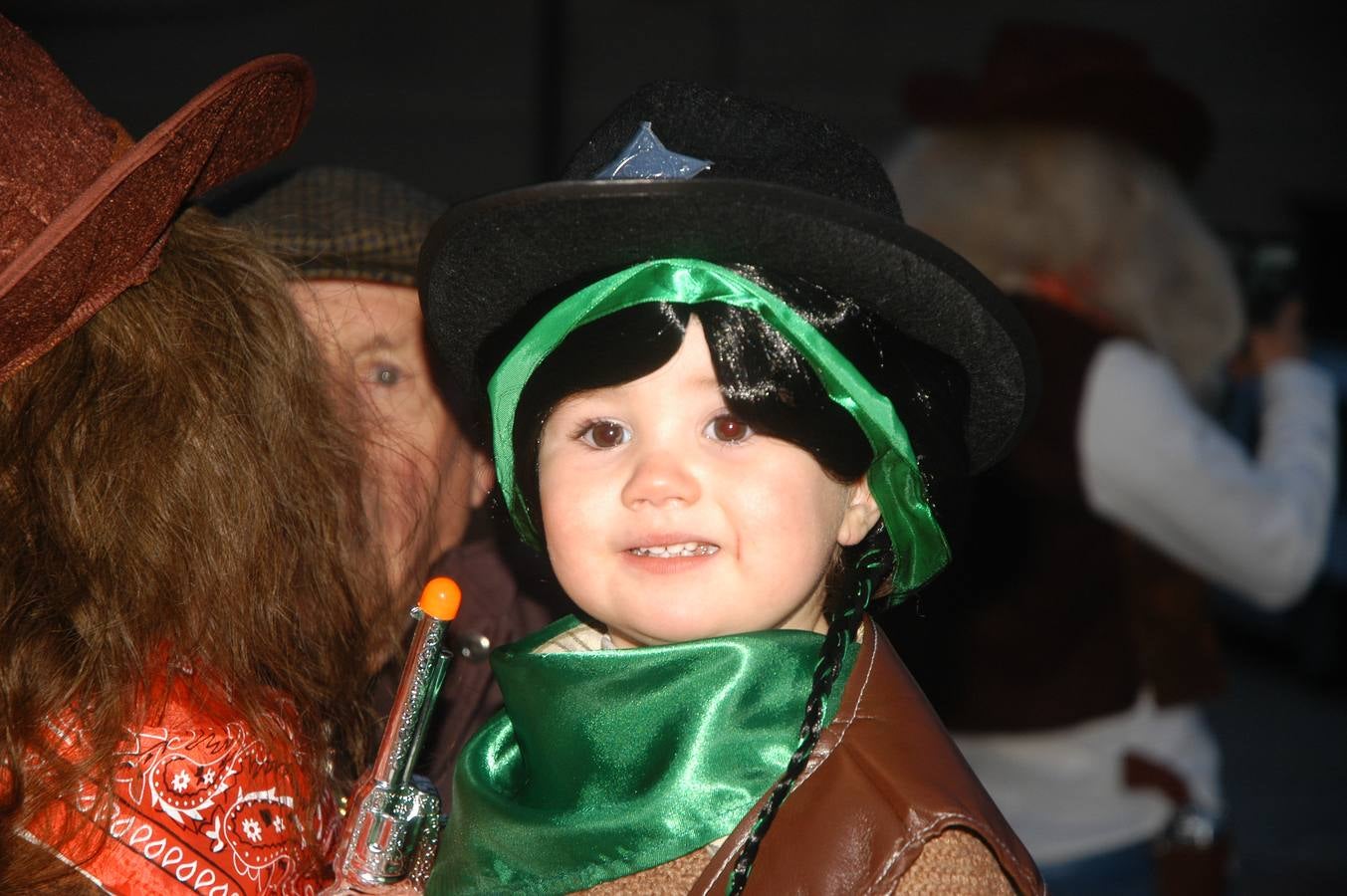 Niños y mayores disfrutan del carnaval en Valverde