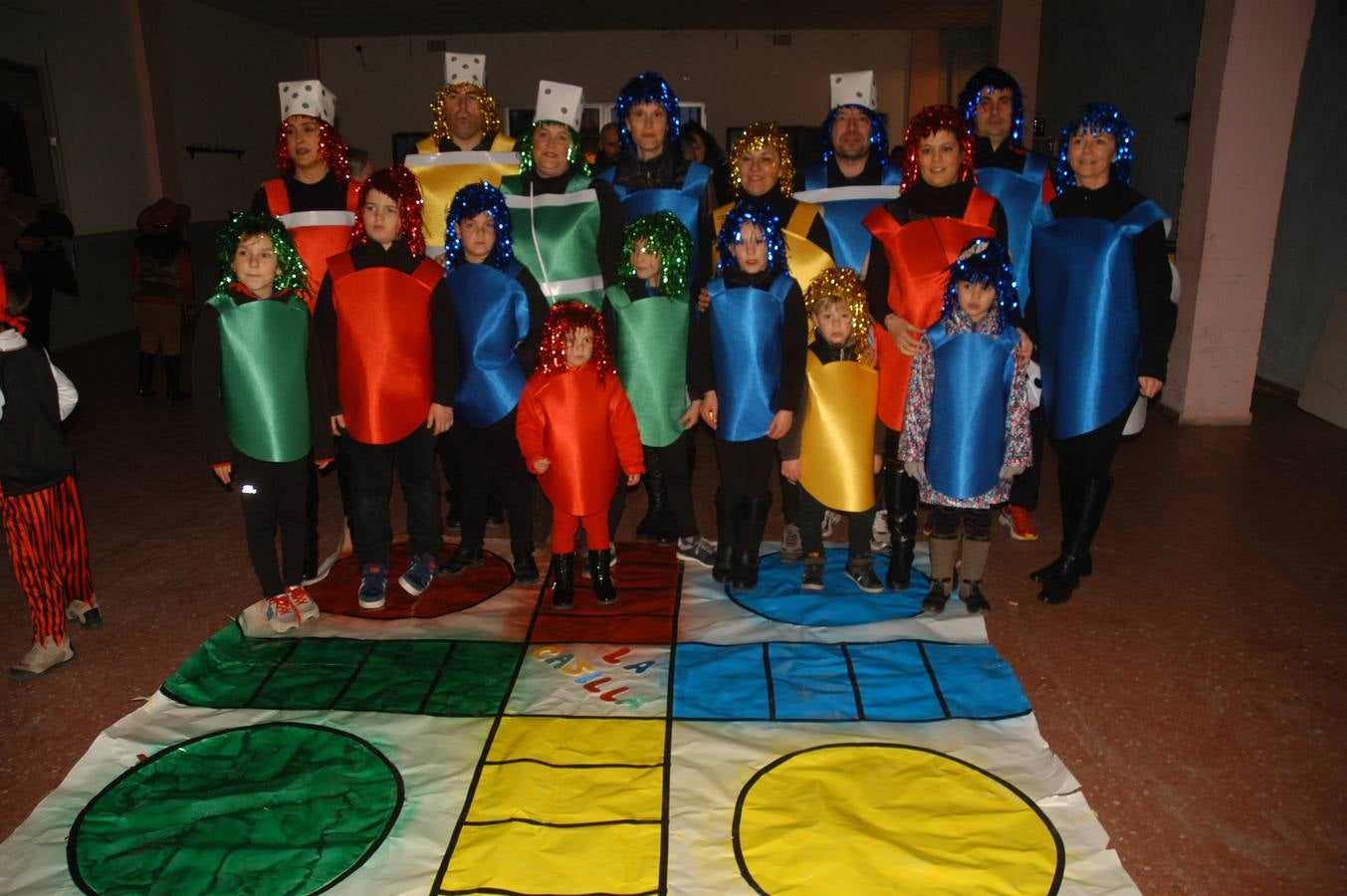 Niños y mayores disfrutan del carnaval en Valverde