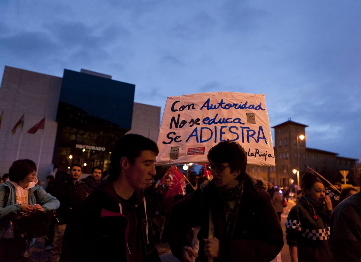 Los estudiantes se manifiestan contra el &#039;3+2&#039;