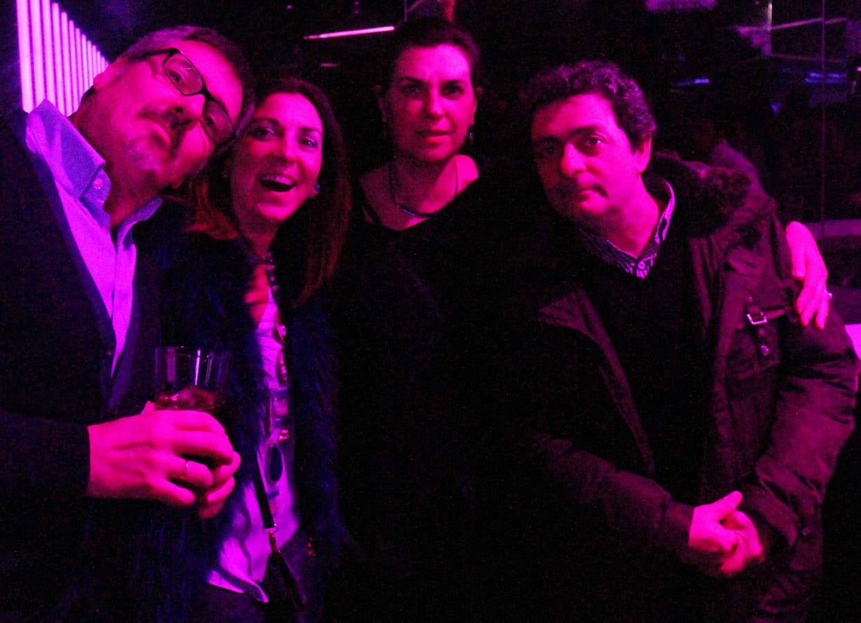 Supersubmarina hace gozar en la sala Sum