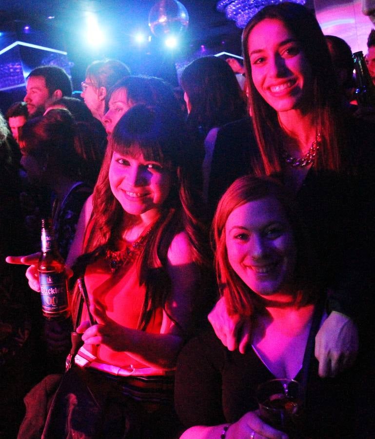 Supersubmarina hace gozar en la sala Sum