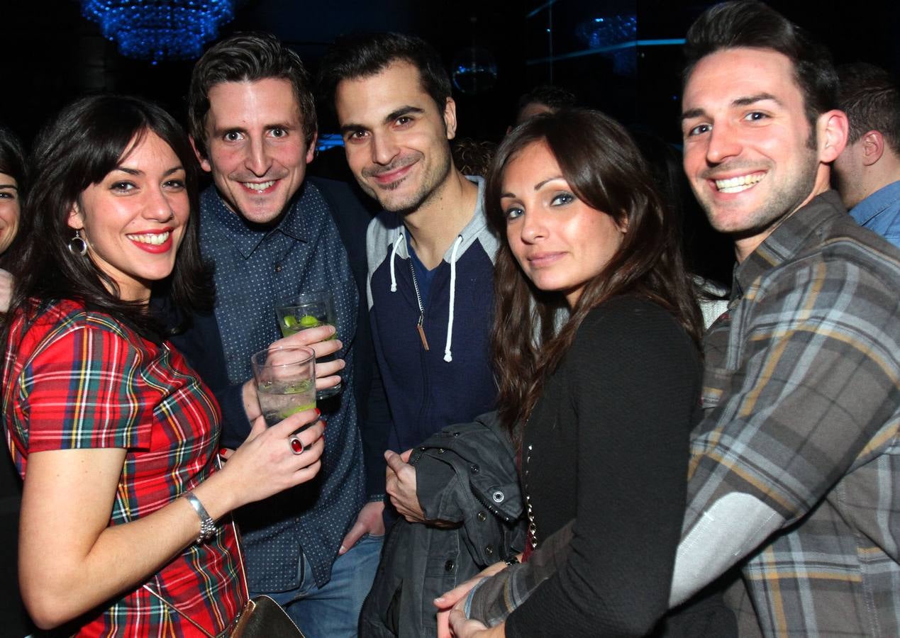 Supersubmarina hace gozar en la sala Sum