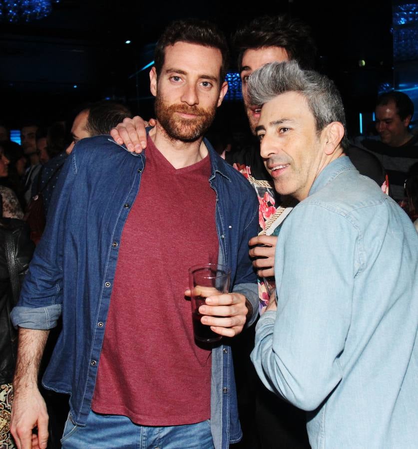 Supersubmarina hace gozar en la sala Sum