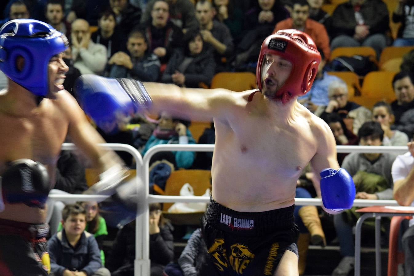 Velada festiva de kick-boxing en el Adarraga