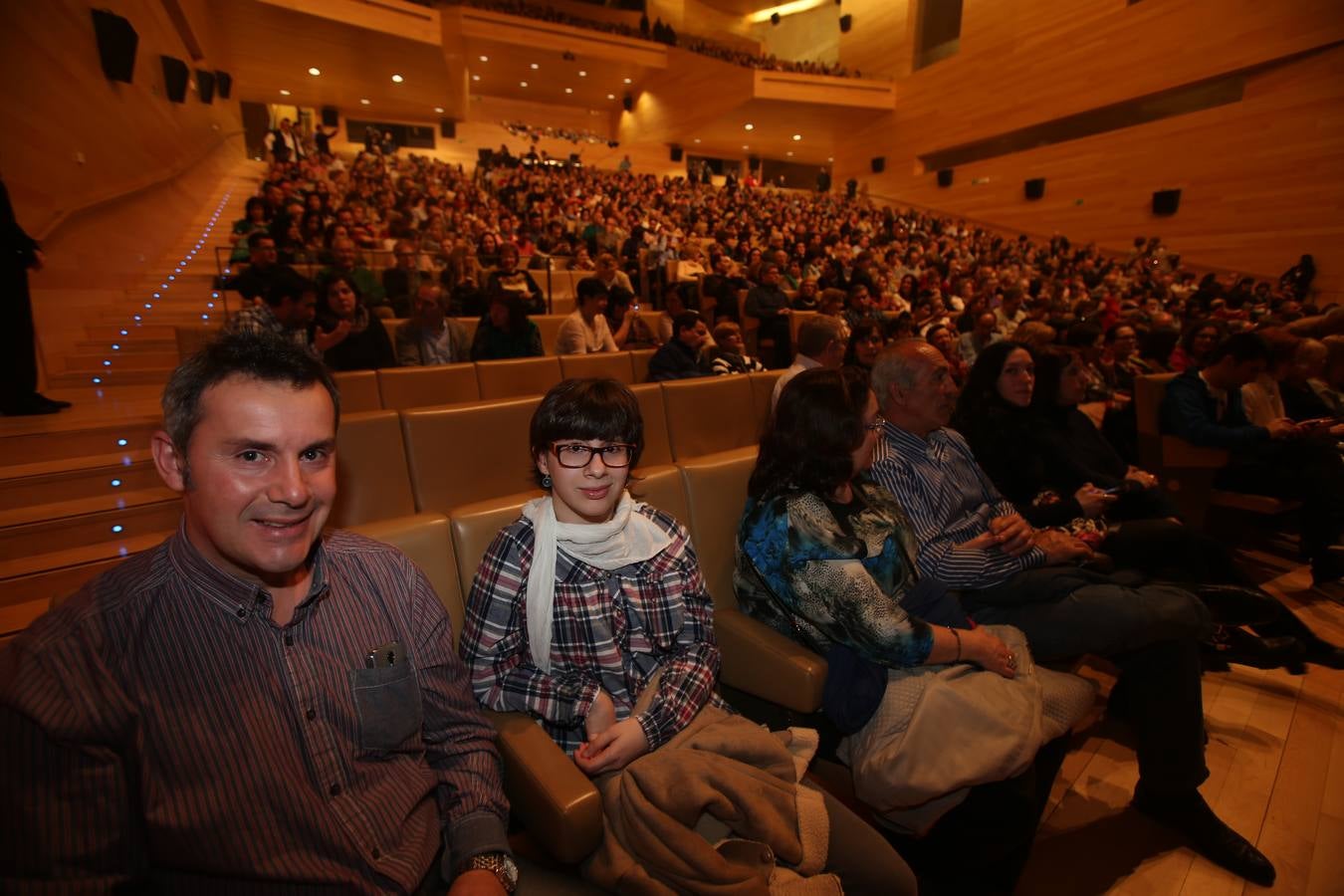 Raphael arranca los aplausos del numeroso público en su concierto en Riojaforum