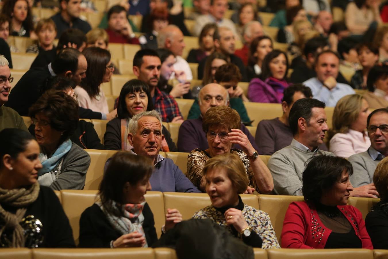 Raphael arranca los aplausos del numeroso público en su concierto en Riojaforum
