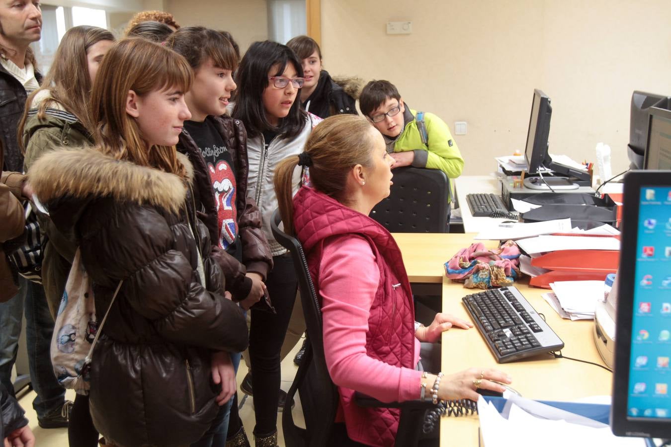 Los alumnos de 1º y 2º de la ESO del IES Gonzalo de Berceo visitan la multimedia de Diario LA RIOJA