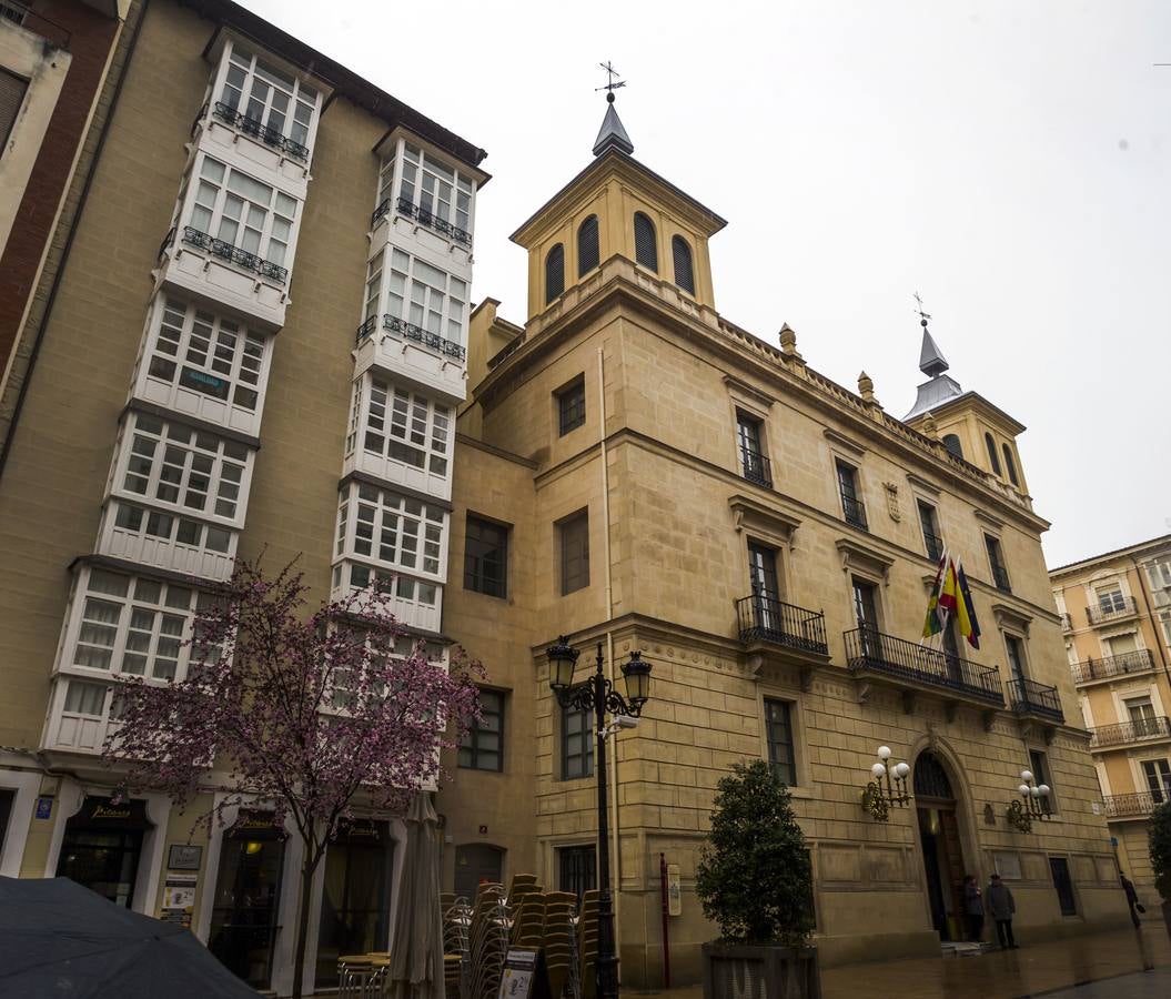 Logroño luce sus chapiteles