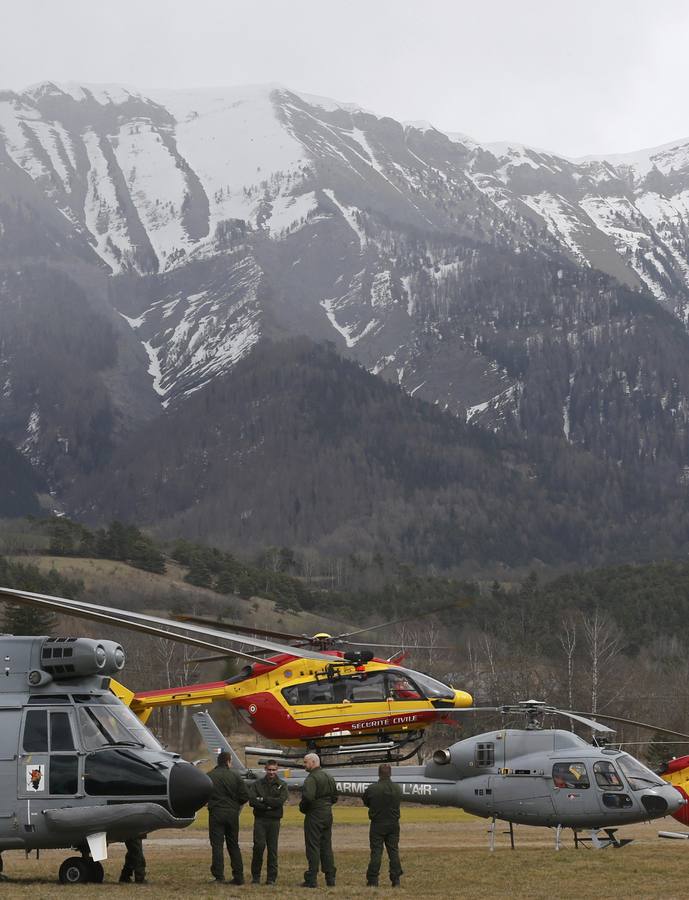 Los equipos de rescate se preparan para acceder a la zona de la tragedia, cerca de Seyne-les-Alpes, en los Alpes franceses.