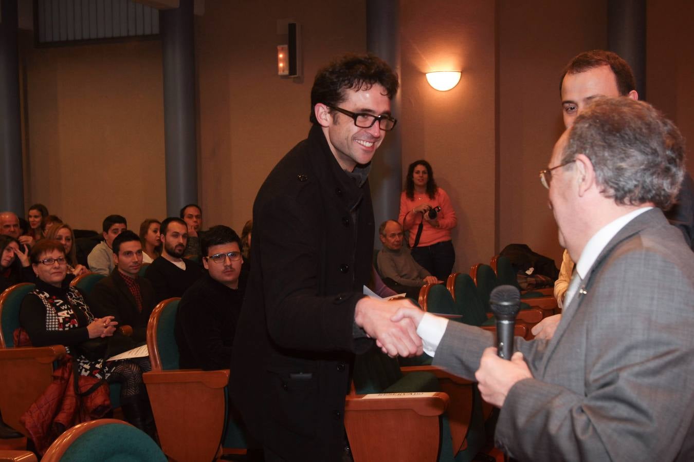 Entrega de diplomas e insignias a los titulados 2013/2014 de de la UNED