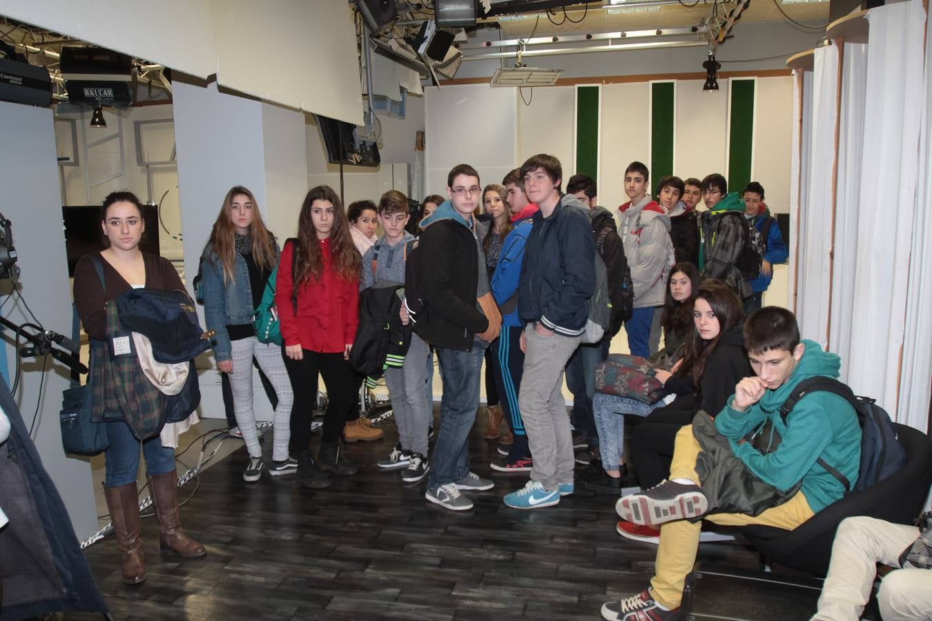 Alumnos de 3º A de la ESO del colegio Marianistas visitan la multimedia de Diario LA RIOJA