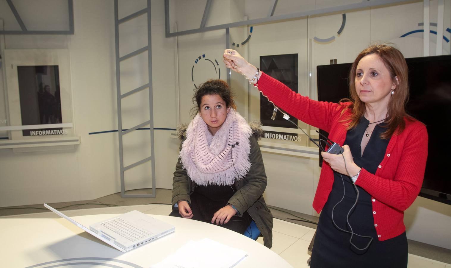 Alumnos de 3º A de la ESO del colegio Marianistas visitan la multimedia de Diario LA RIOJA