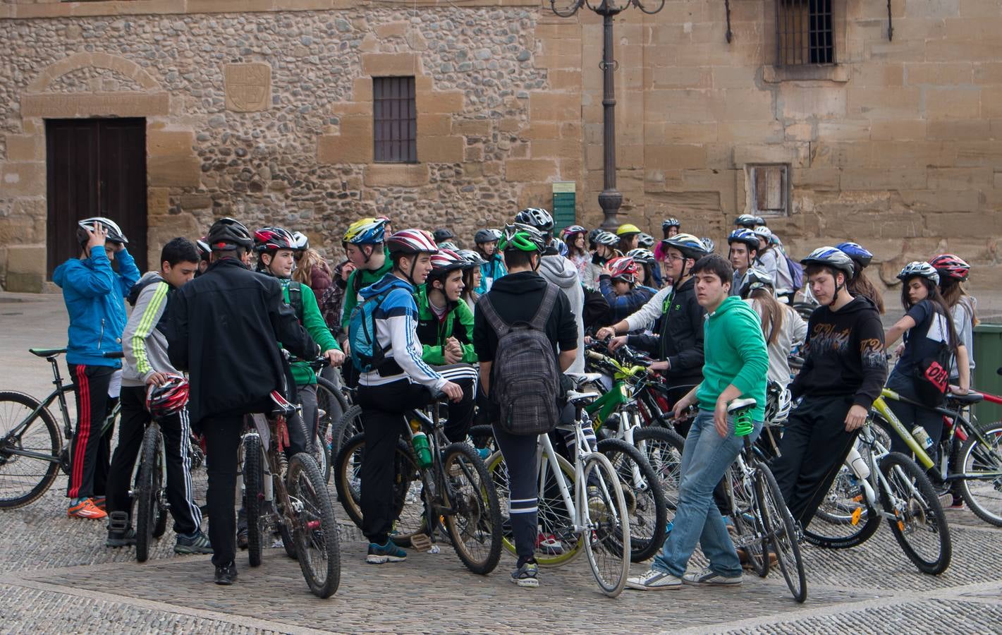 II Marcha Ciclista Solidaria, en favor de la Asociación Española contra el Cáncer en Santo Domingo de La Calzada