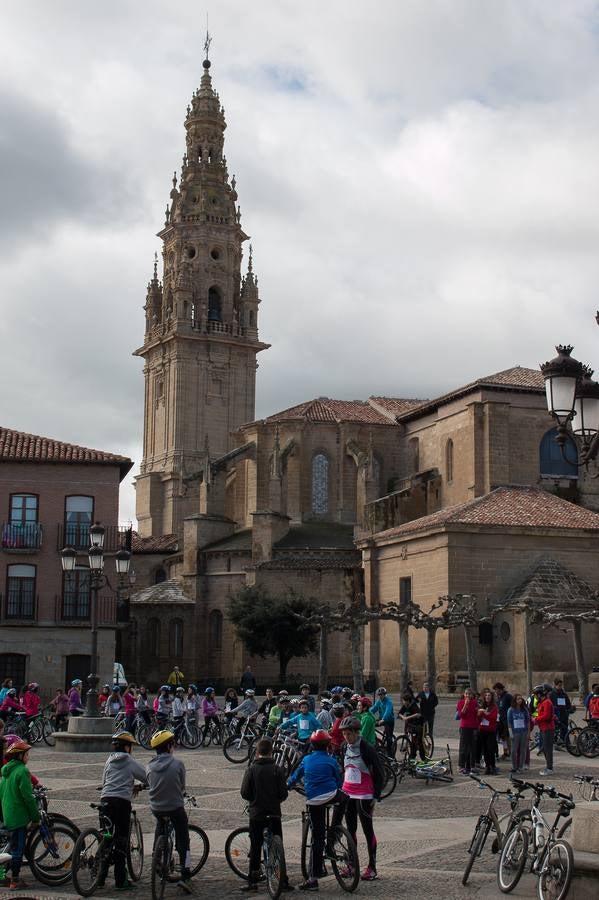 II Marcha Ciclista Solidaria, en favor de la Asociación Española contra el Cáncer en Santo Domingo de La Calzada