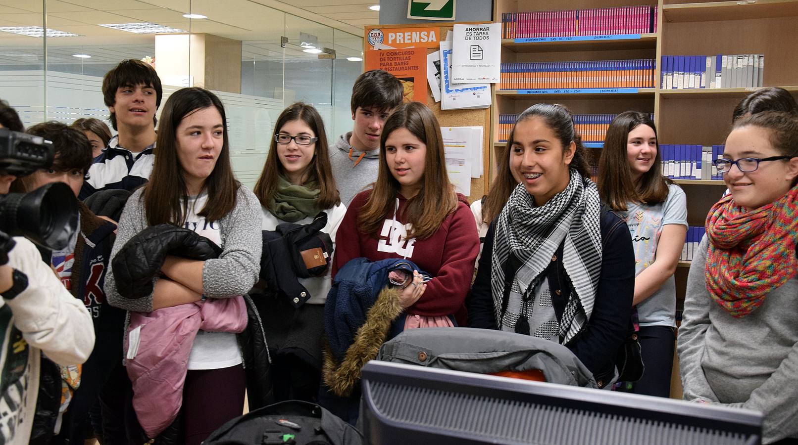 Alumnos de 1º y 2º de la ESO del Sies Rey Don García, sección Baños de Río Tobía, visitan la multimedia de Diario LA RIOJA