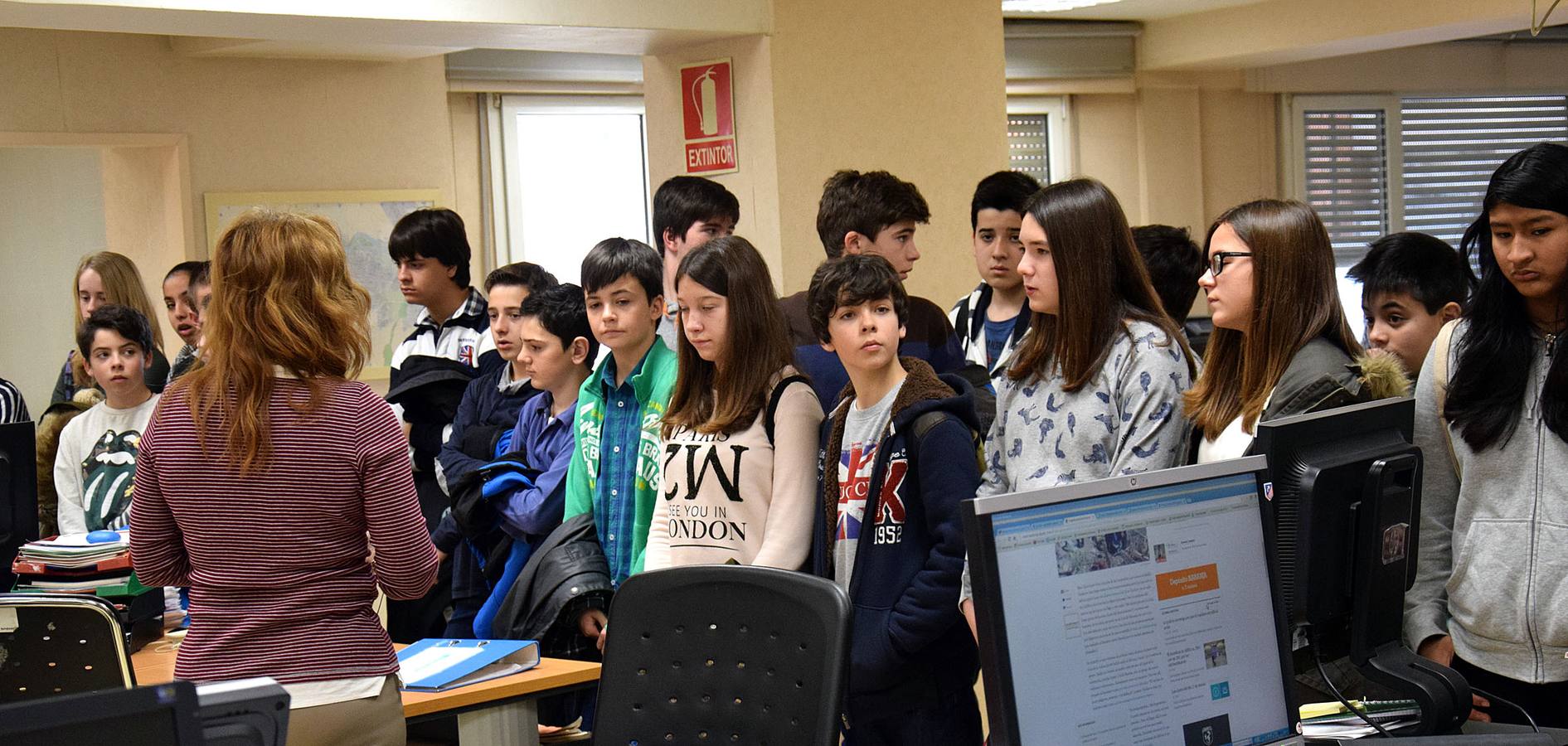 Alumnos de 1º y 2º de la ESO del Sies Rey Don García, sección Baños de Río Tobía, visitan la multimedia de Diario LA RIOJA