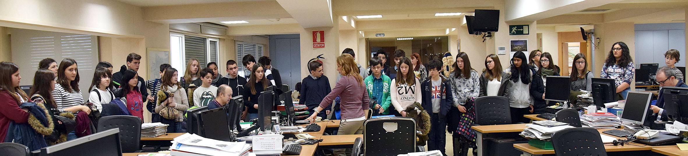 Alumnos de 1º y 2º de la ESO del Sies Rey Don García, sección Baños de Río Tobía, visitan la multimedia de Diario LA RIOJA