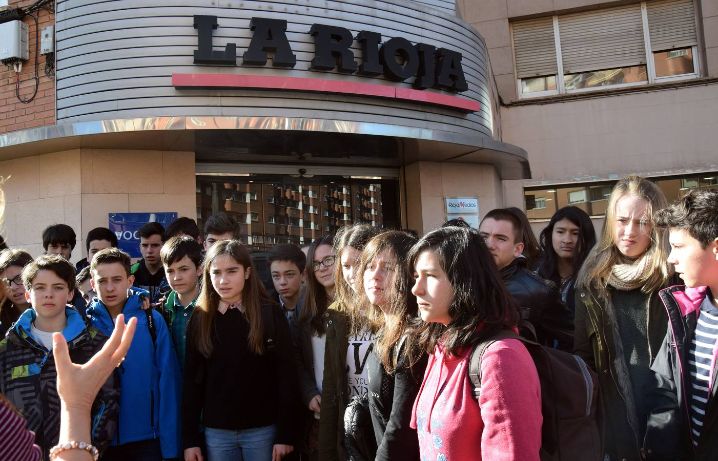 Alumnos de 1º y 2º de la ESO del Sies Rey Don García, sección Baños de Río Tobía, visitan la multimedia de Diario LA RIOJA