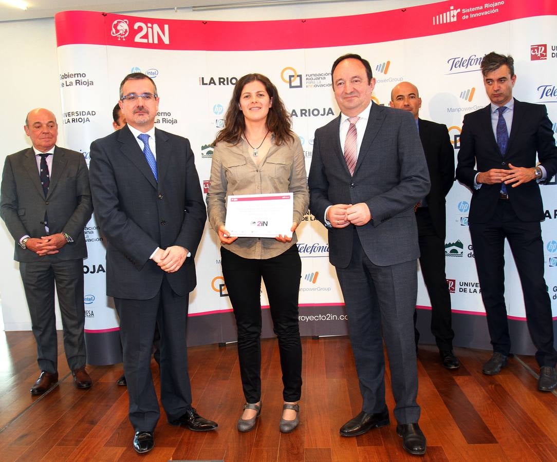 Entrega de los diplomas a los participantes del Proyecto 2IN