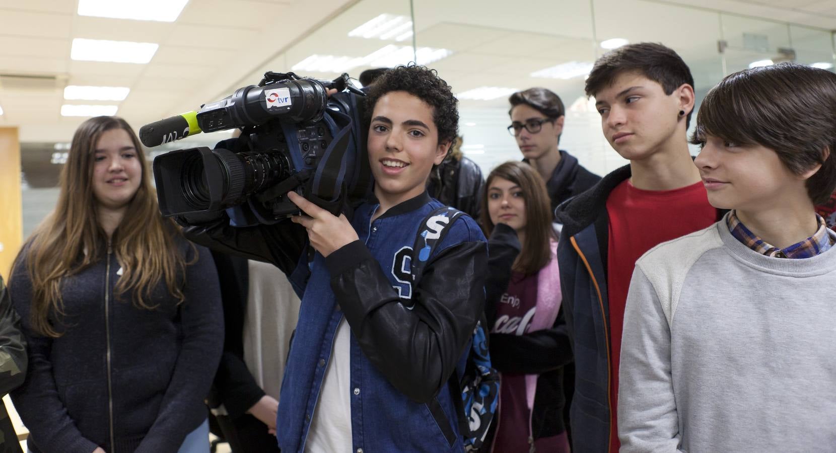 Alumnos de la ESO de 3ºB de Marianistas visitan la multimedia de Diario LA RIOJA