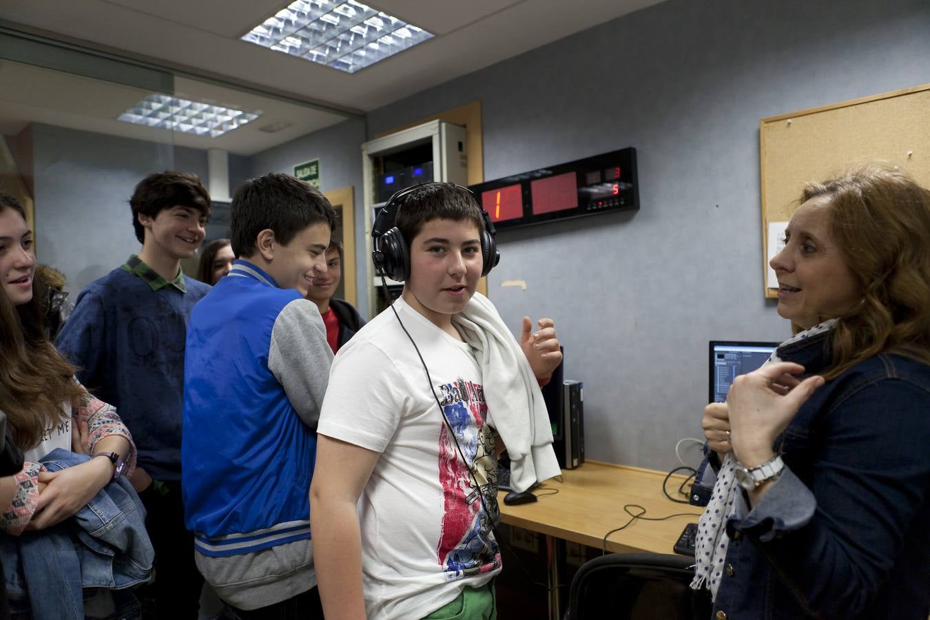 Alumnos de la ESO de 3ºB de Marianistas visitan la multimedia de Diario LA RIOJA