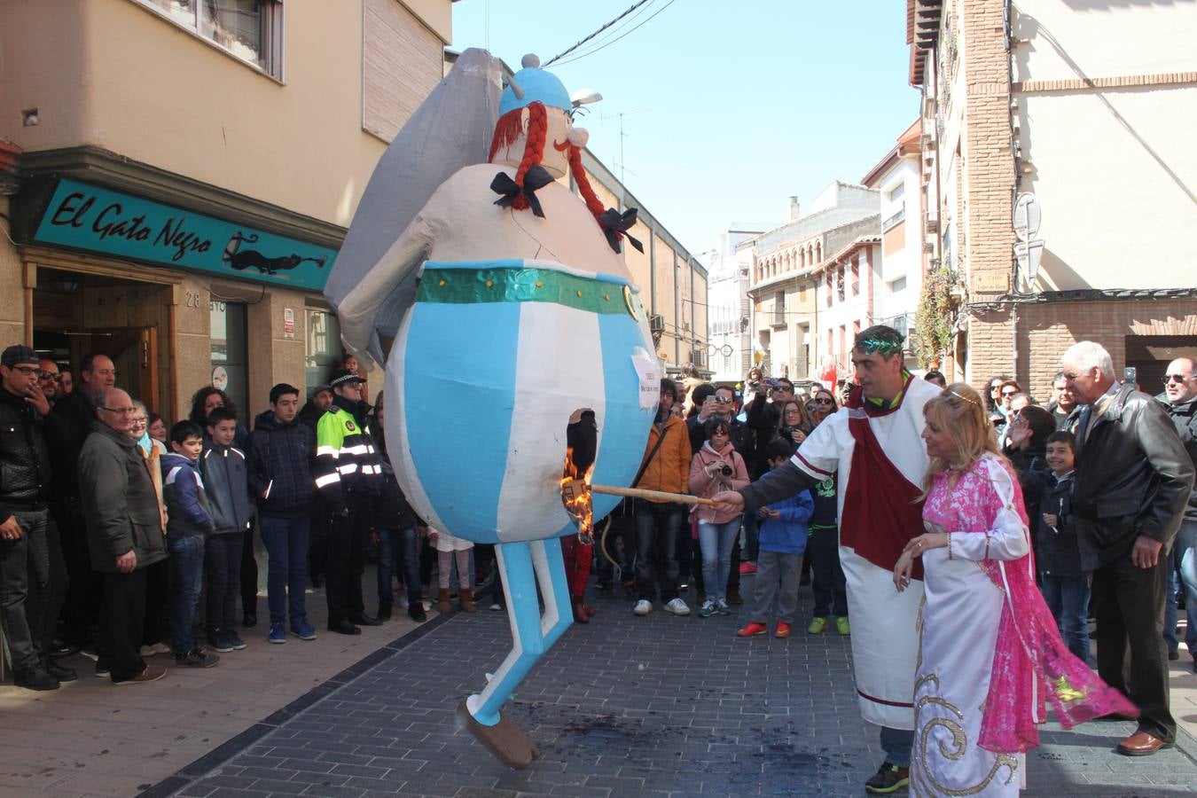 Alfaro celebra la quema de los Judas