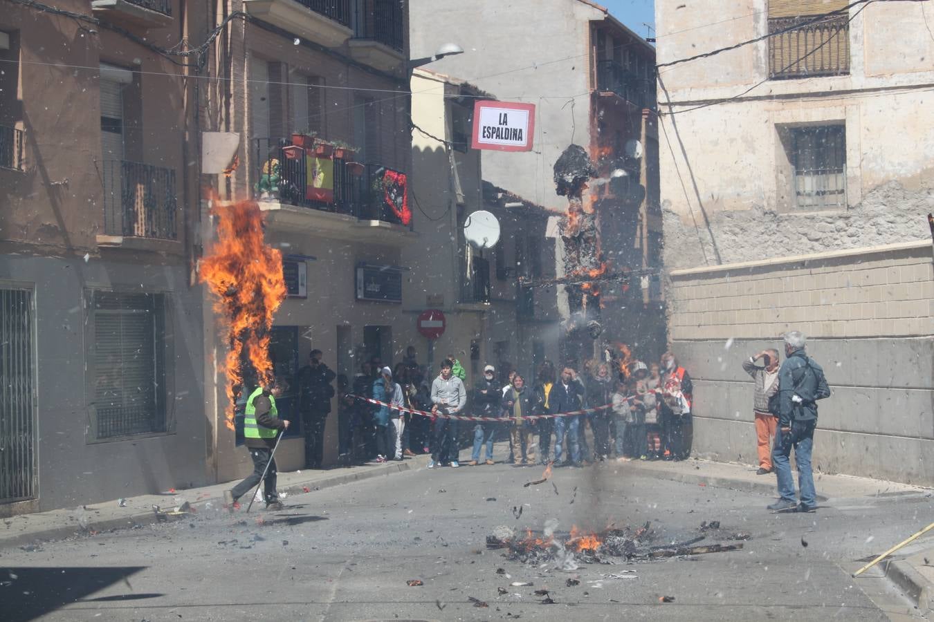 Alfaro celebra la quema de los Judas