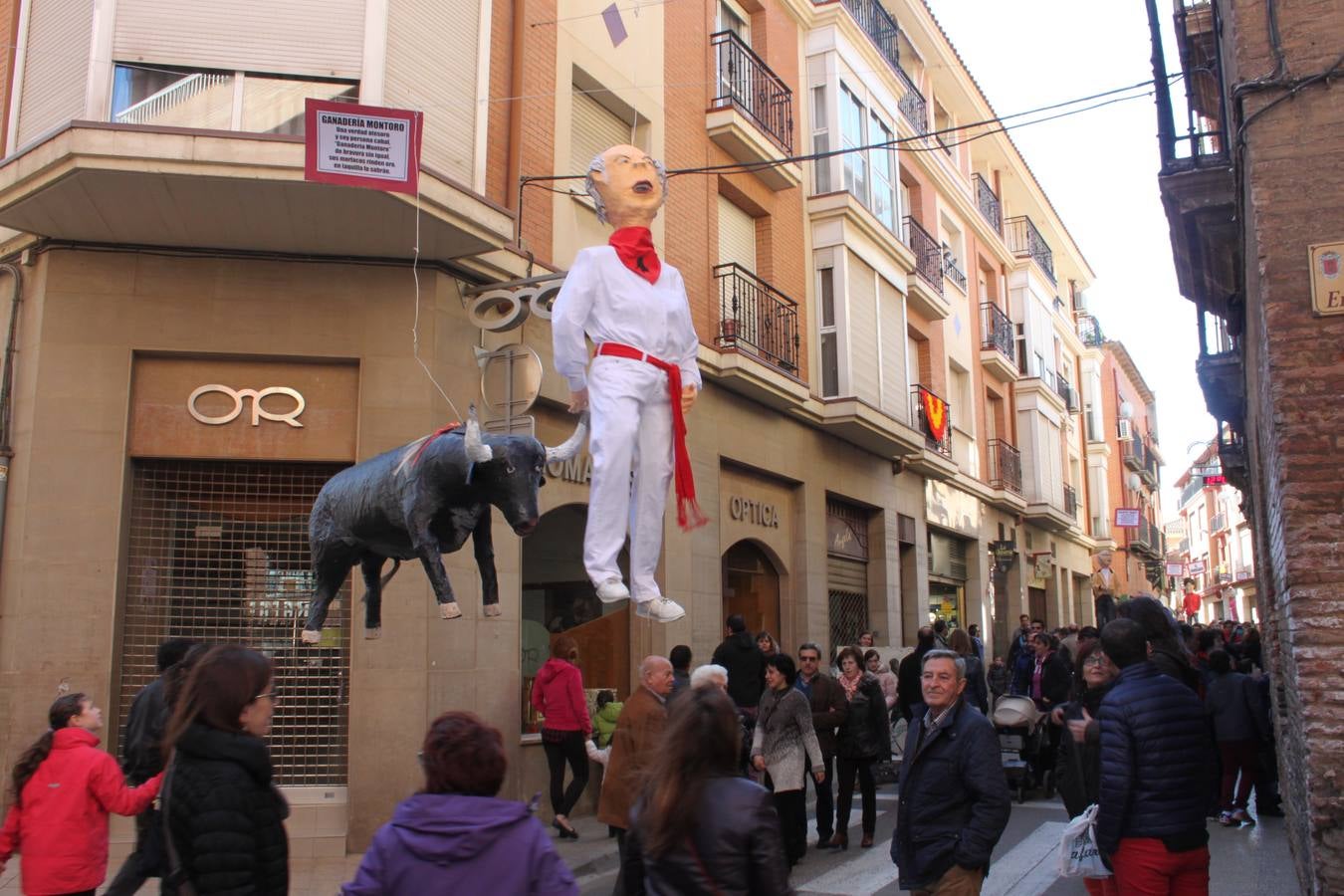 Alfaro celebra la quema de los Judas