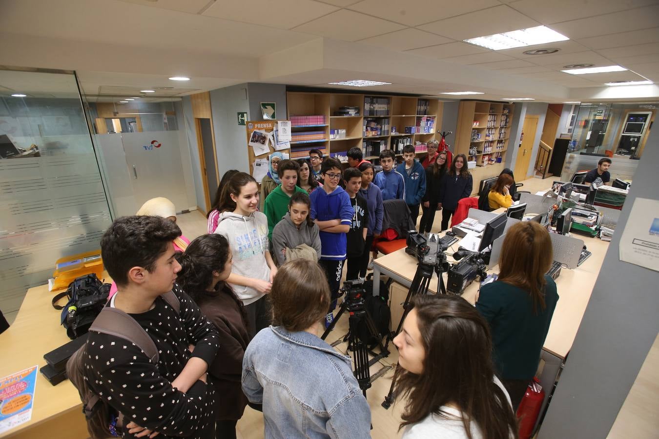 Los alumnos de 2º B de la ESO del Sagasta visitan la multimedia de Diario LA RIOJA