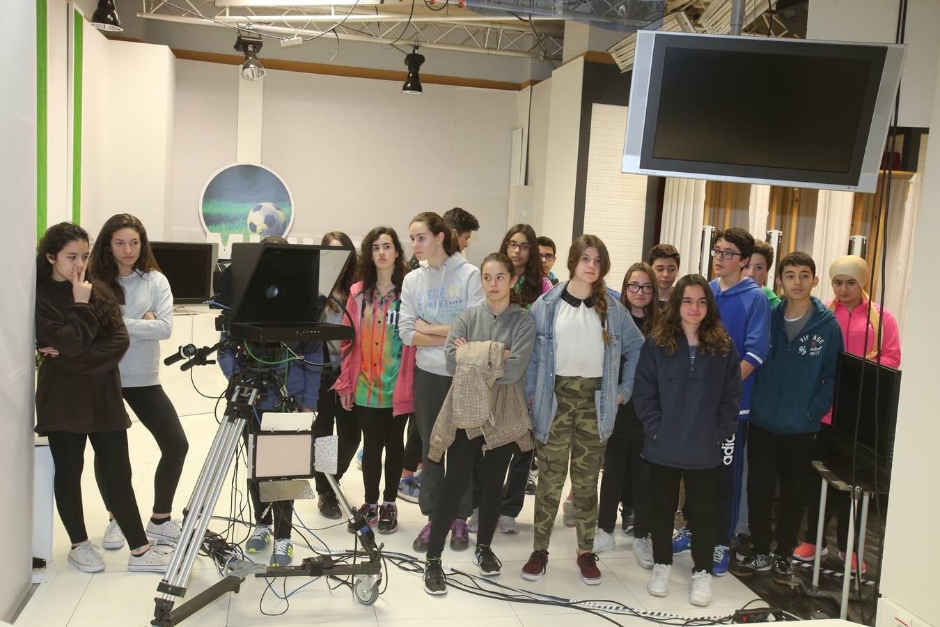 Los alumnos de 2º B de la ESO del Sagasta visitan la multimedia de Diario LA RIOJA