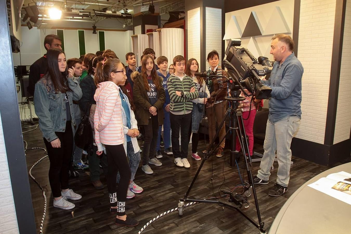 Alumnos del Sagasta visitan Diario LA RIOJA