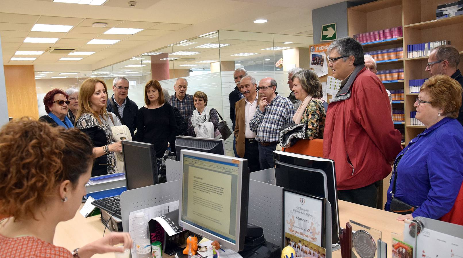 Alumnos de la Universidad de la Experiencia visitan la multimedia de Diario LA RIOJA